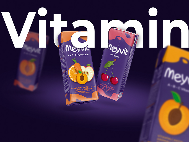vişneli, kayısılı, şeftalili ve karışık meyveli meyvit vitamin içeceklerinini artistik görünümü